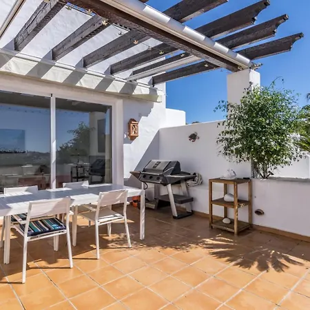 公寓 Penthouse In Marbella, Seaview, Jacuzzi 马尔韦利亚